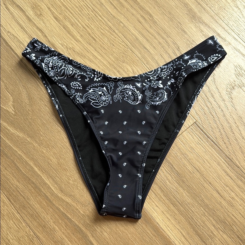 Black and White Paisley High Cut Cheeky Bikini Bottom Size Medium NWOT